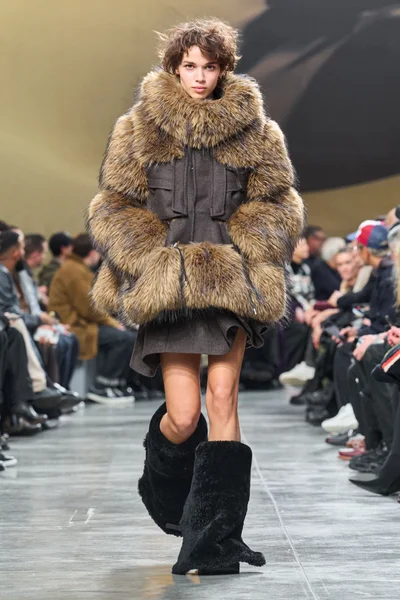 Look 10